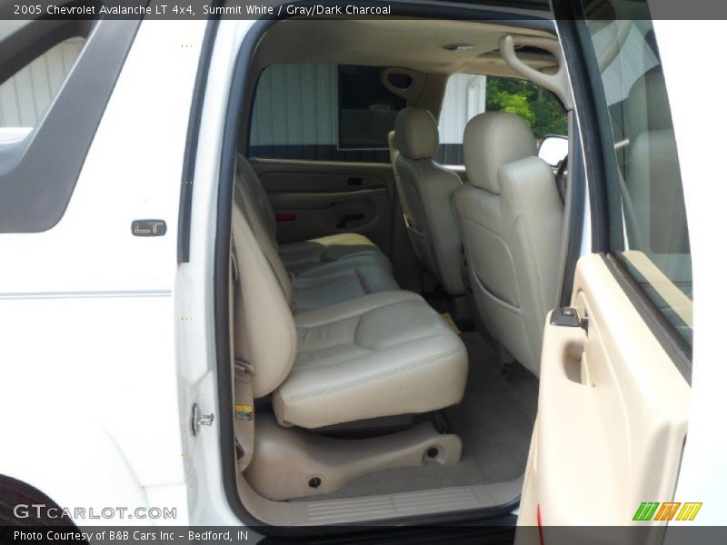 Summit White / Gray/Dark Charcoal 2005 Chevrolet Avalanche LT 4x4
