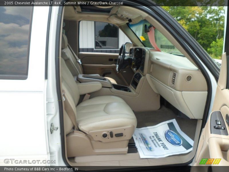 Summit White / Gray/Dark Charcoal 2005 Chevrolet Avalanche LT 4x4