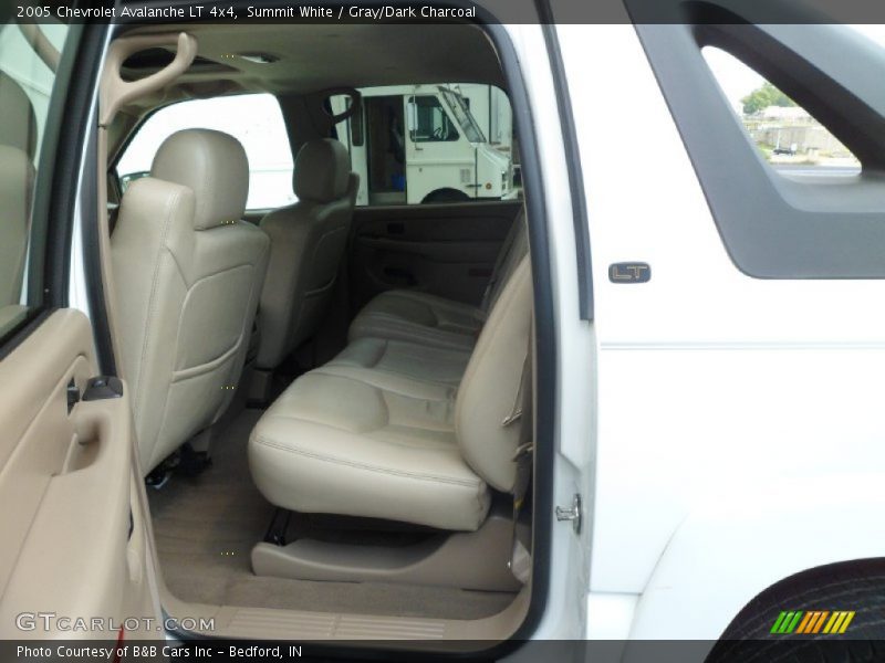 Summit White / Gray/Dark Charcoal 2005 Chevrolet Avalanche LT 4x4