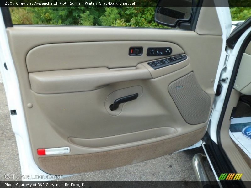 Summit White / Gray/Dark Charcoal 2005 Chevrolet Avalanche LT 4x4