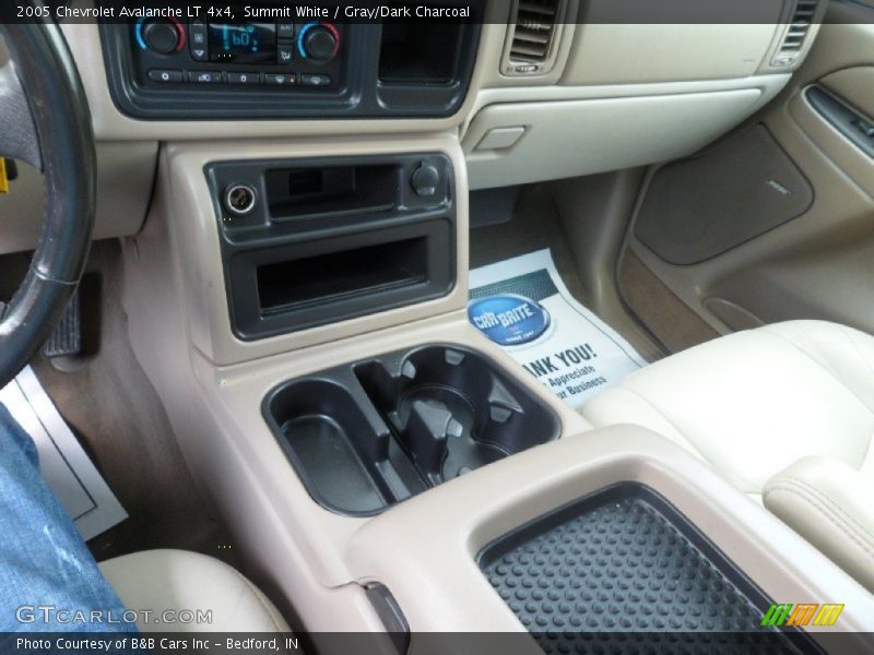 Summit White / Gray/Dark Charcoal 2005 Chevrolet Avalanche LT 4x4