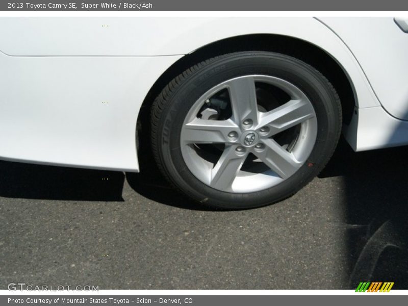 Super White / Black/Ash 2013 Toyota Camry SE