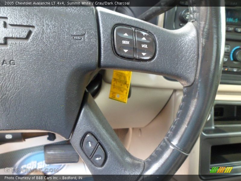 Summit White / Gray/Dark Charcoal 2005 Chevrolet Avalanche LT 4x4