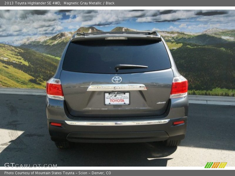 Magnetic Gray Metallic / Black 2013 Toyota Highlander SE 4WD