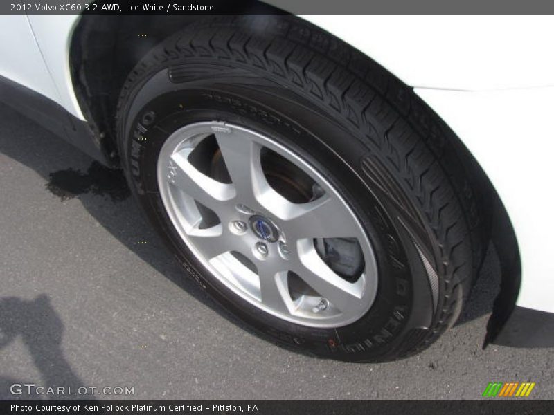 Ice White / Sandstone 2012 Volvo XC60 3.2 AWD