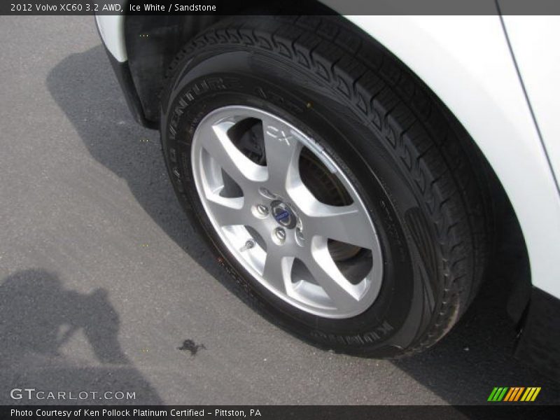 Ice White / Sandstone 2012 Volvo XC60 3.2 AWD