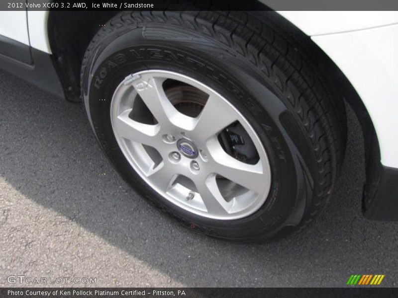 Ice White / Sandstone 2012 Volvo XC60 3.2 AWD