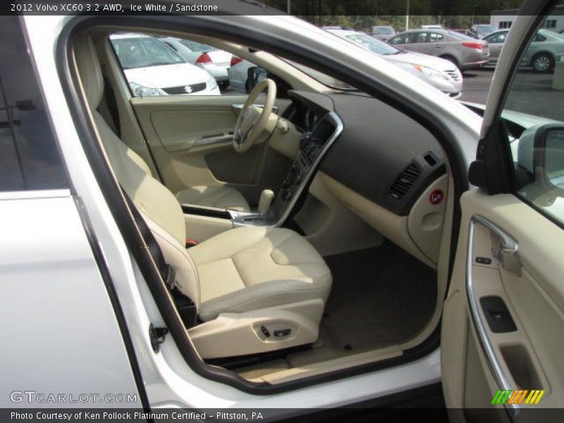 Ice White / Sandstone 2012 Volvo XC60 3.2 AWD
