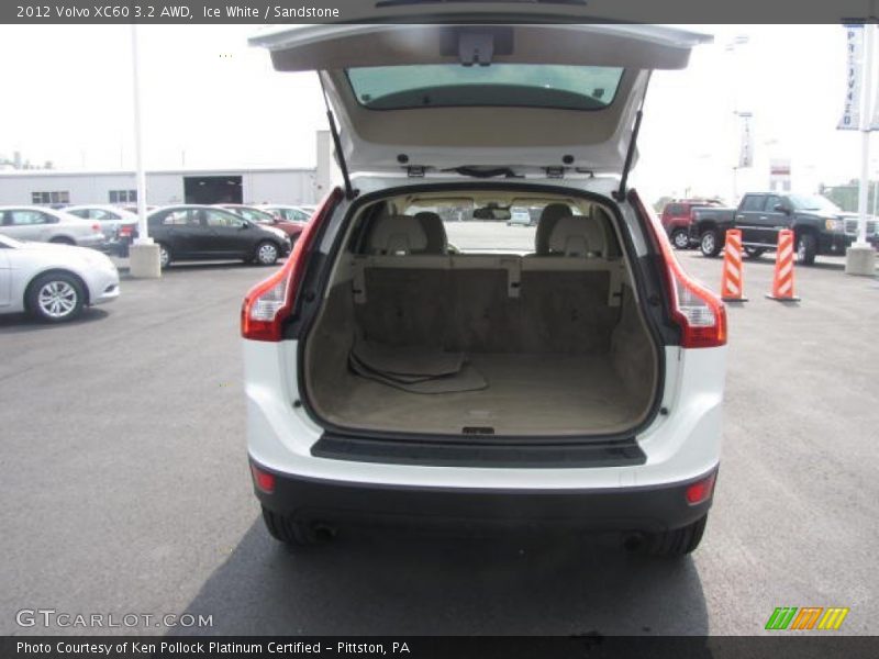 Ice White / Sandstone 2012 Volvo XC60 3.2 AWD