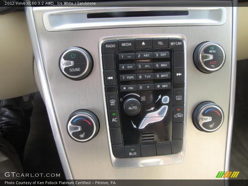 Ice White / Sandstone 2012 Volvo XC60 3.2 AWD