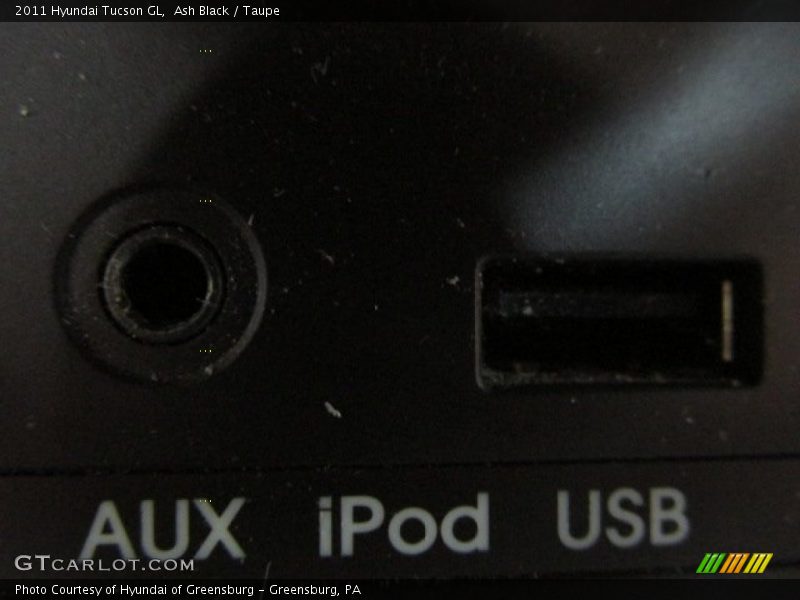 Ash Black / Taupe 2011 Hyundai Tucson GL