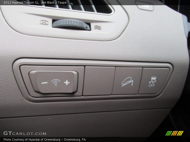 Ash Black / Taupe 2011 Hyundai Tucson GL