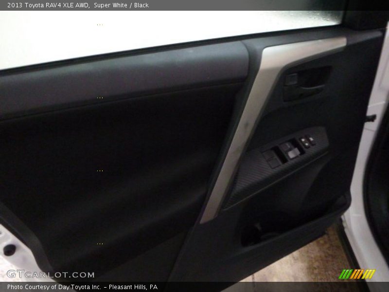 Super White / Black 2013 Toyota RAV4 XLE AWD