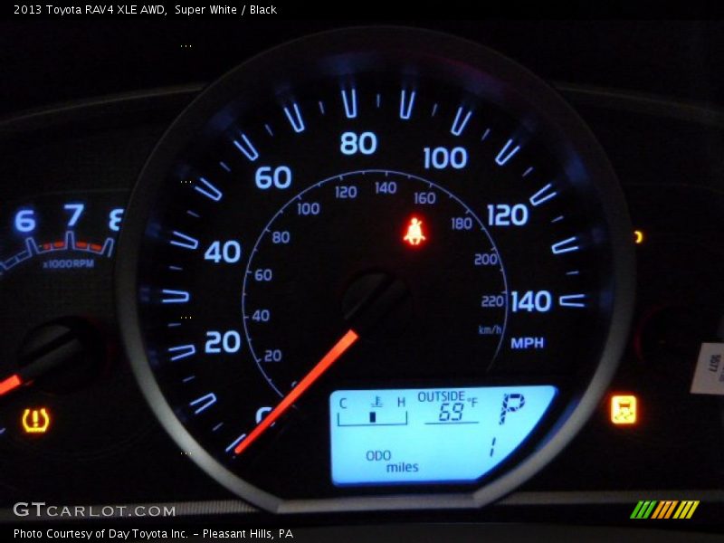 Super White / Black 2013 Toyota RAV4 XLE AWD