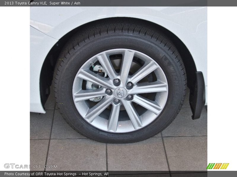 Super White / Ash 2013 Toyota Camry XLE