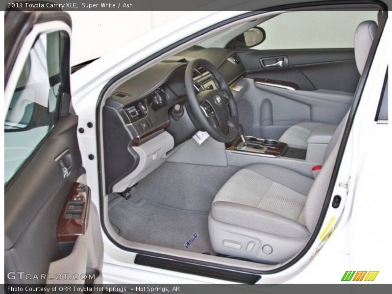 Super White / Ash 2013 Toyota Camry XLE