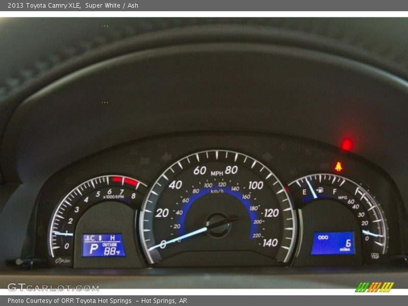 Super White / Ash 2013 Toyota Camry XLE