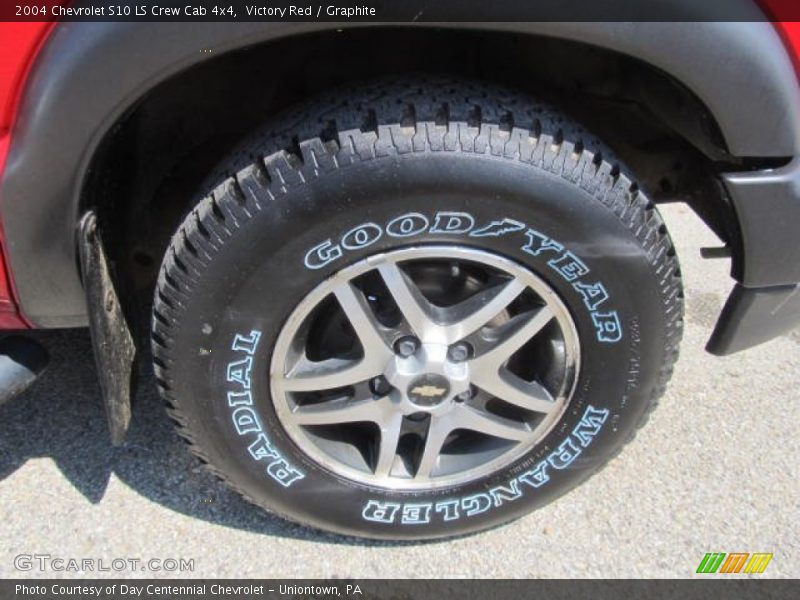 Victory Red / Graphite 2004 Chevrolet S10 LS Crew Cab 4x4