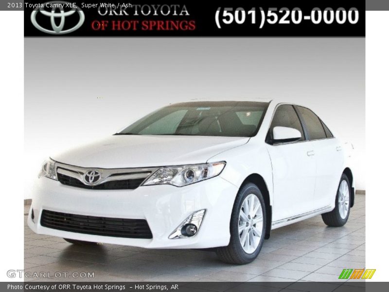 Super White / Ash 2013 Toyota Camry XLE