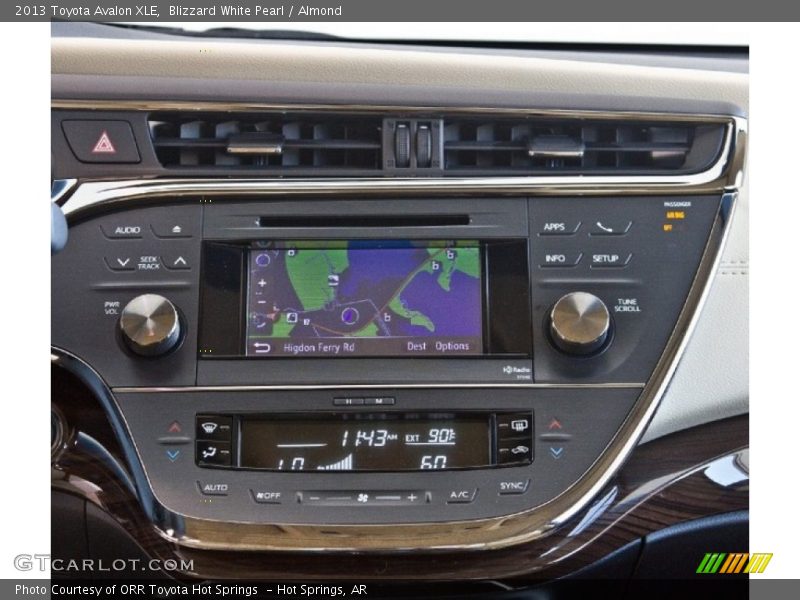 Blizzard White Pearl / Almond 2013 Toyota Avalon XLE