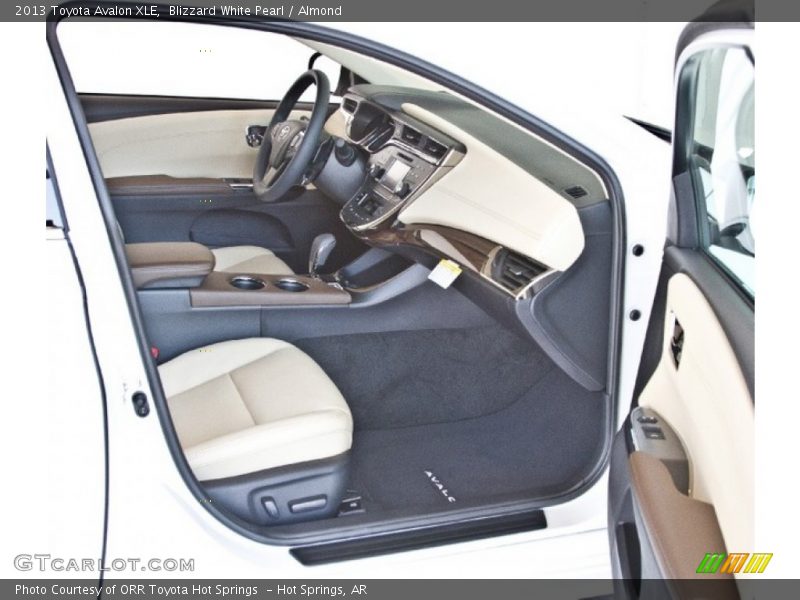 Blizzard White Pearl / Almond 2013 Toyota Avalon XLE