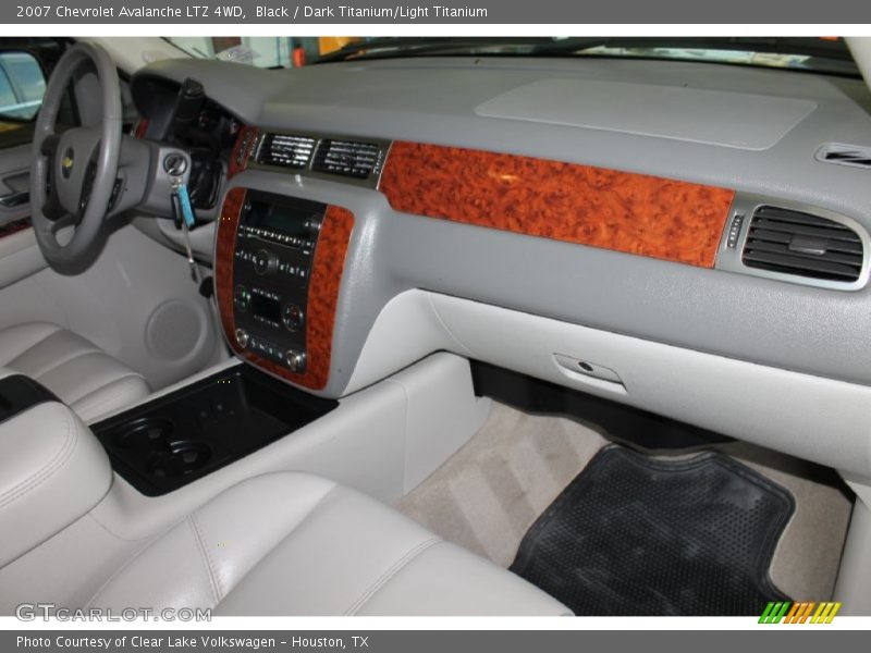 Black / Dark Titanium/Light Titanium 2007 Chevrolet Avalanche LTZ 4WD