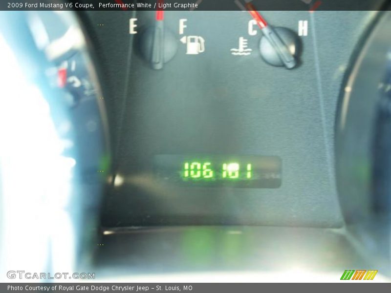 Performance White / Light Graphite 2009 Ford Mustang V6 Coupe