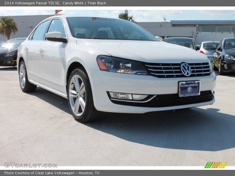 Candy White / Titan Black 2014 Volkswagen Passat TDI SE