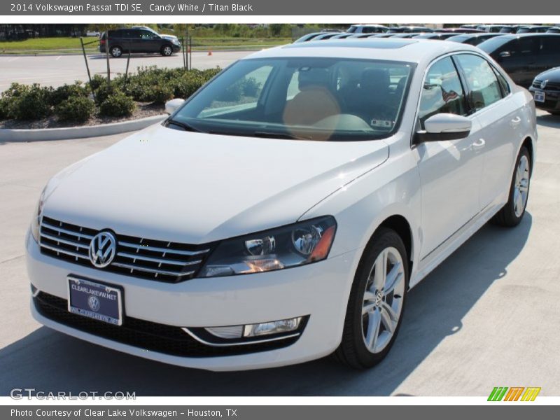 Candy White / Titan Black 2014 Volkswagen Passat TDI SE