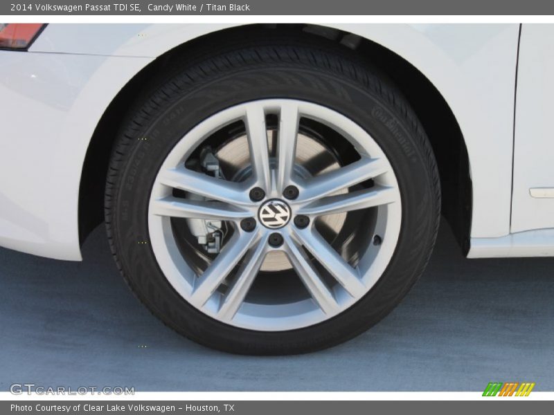 Candy White / Titan Black 2014 Volkswagen Passat TDI SE