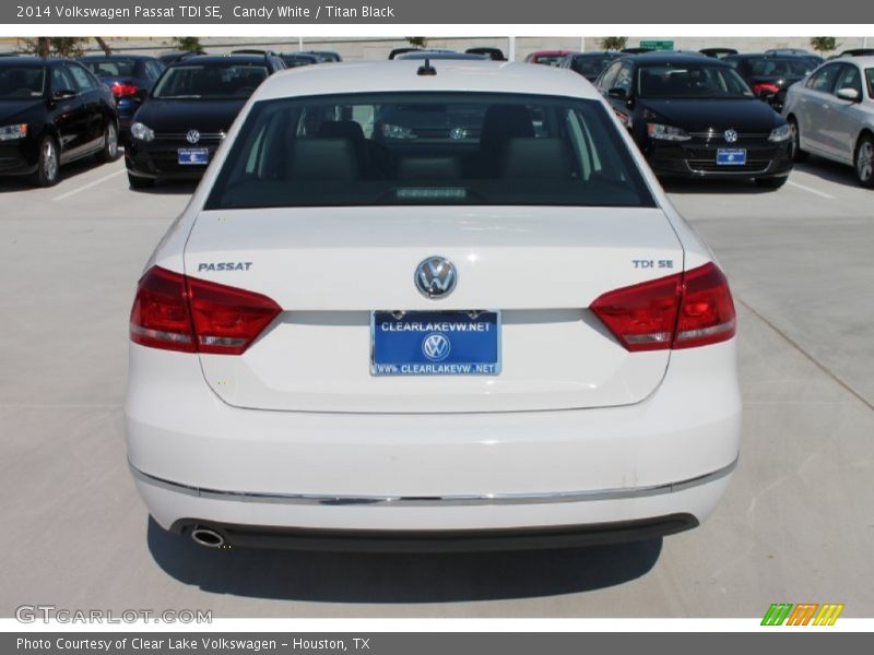 Candy White / Titan Black 2014 Volkswagen Passat TDI SE