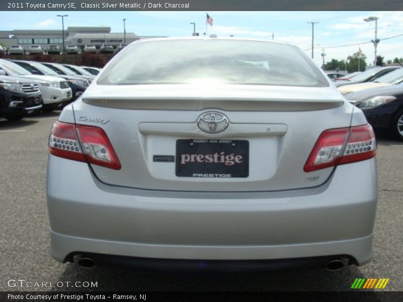 Classic Silver Metallic / Dark Charcoal 2011 Toyota Camry SE
