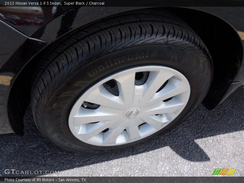 Super Black / Charcoal 2013 Nissan Versa 1.6 S Sedan