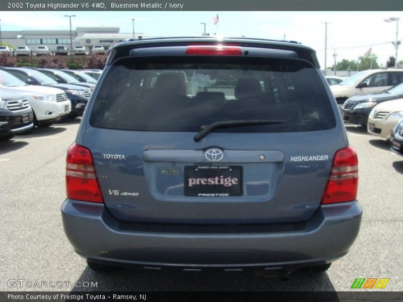 Bluestone Metallic / Ivory 2002 Toyota Highlander V6 4WD