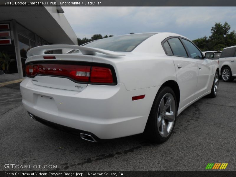 Bright White / Black/Tan 2011 Dodge Charger R/T Plus