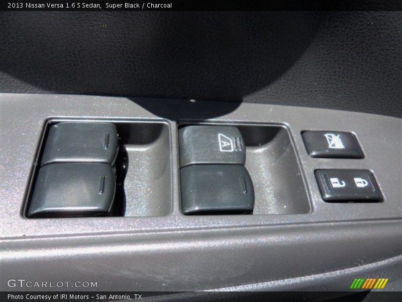 Super Black / Charcoal 2013 Nissan Versa 1.6 S Sedan