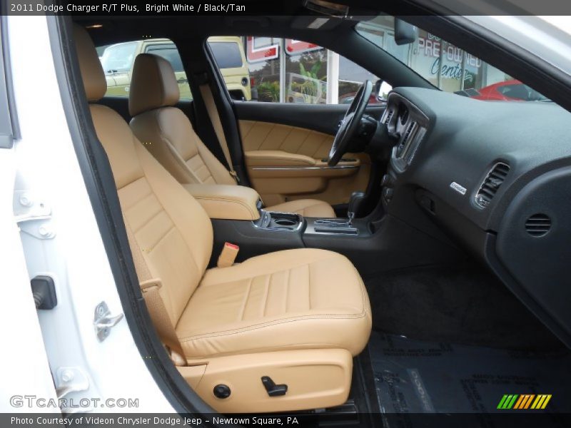 Bright White / Black/Tan 2011 Dodge Charger R/T Plus