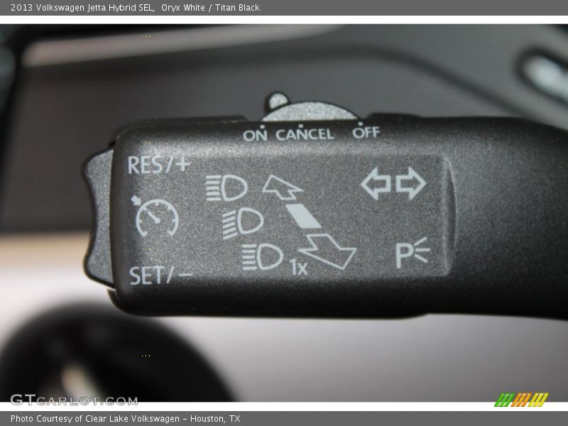 Oryx White / Titan Black 2013 Volkswagen Jetta Hybrid SEL