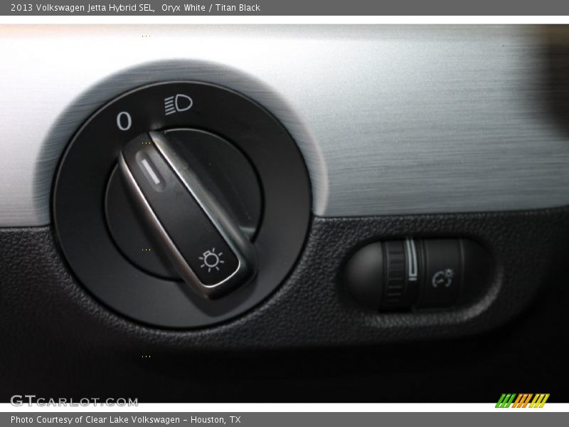 Oryx White / Titan Black 2013 Volkswagen Jetta Hybrid SEL