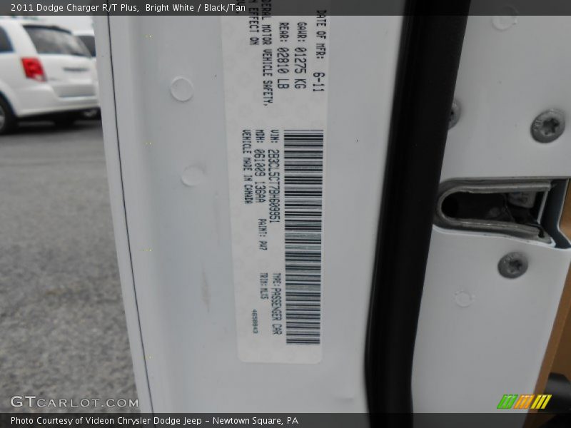 Bright White / Black/Tan 2011 Dodge Charger R/T Plus