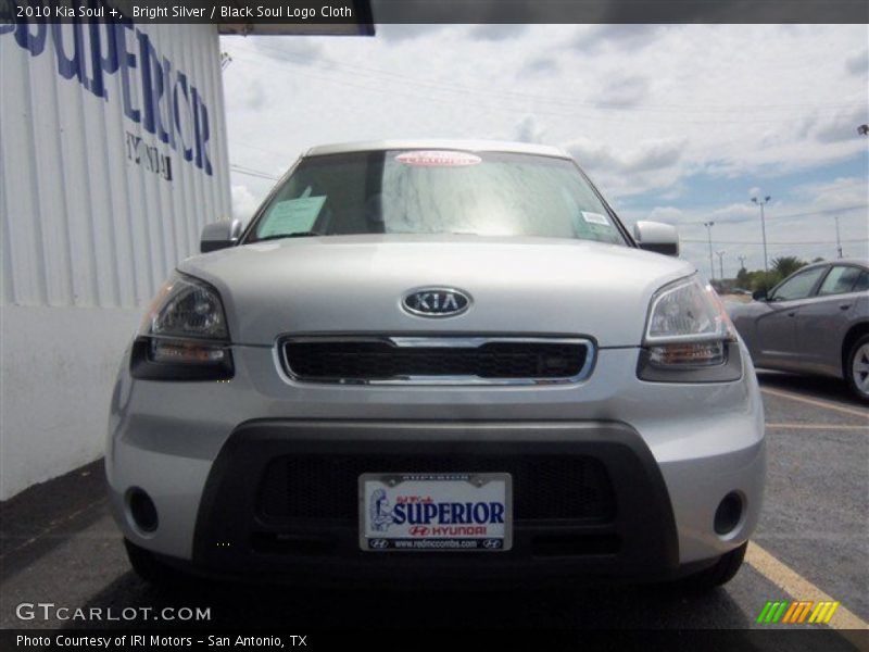 Bright Silver / Black Soul Logo Cloth 2010 Kia Soul +