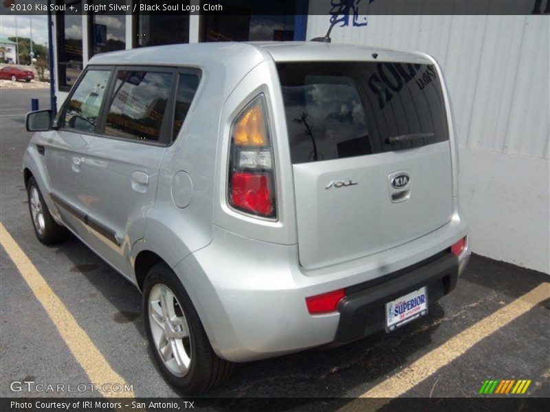 Bright Silver / Black Soul Logo Cloth 2010 Kia Soul +