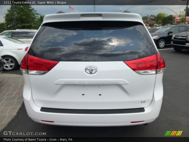 Super White / Bisque 2011 Toyota Sienna LE