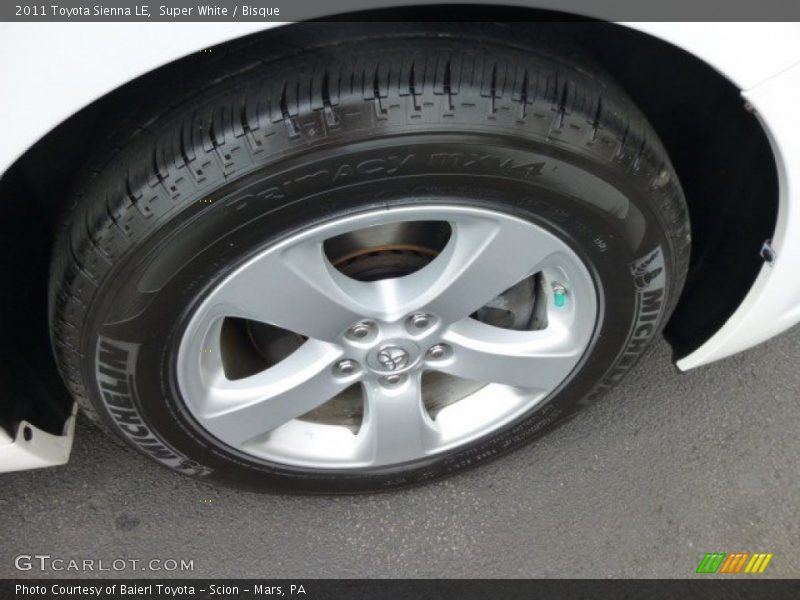 Super White / Bisque 2011 Toyota Sienna LE