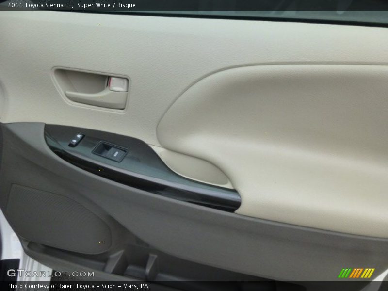 Super White / Bisque 2011 Toyota Sienna LE
