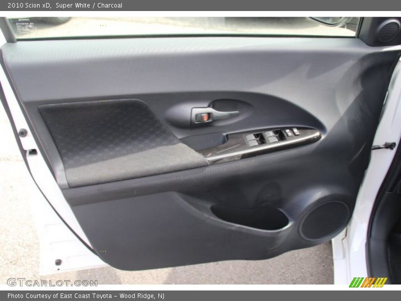 Super White / Charcoal 2010 Scion xD