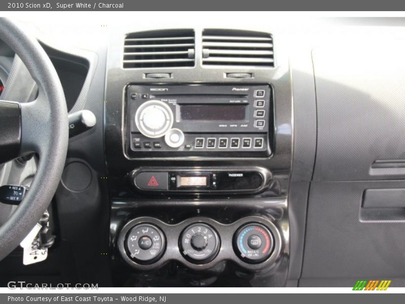 Super White / Charcoal 2010 Scion xD