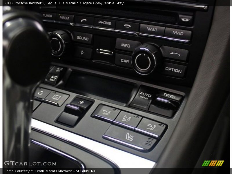 Controls of 2013 Boxster S