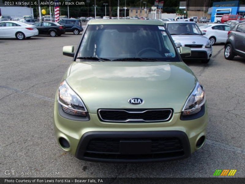 Alien Green / Black Cloth 2013 Kia Soul 1.6