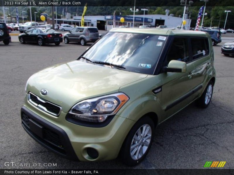 Alien Green / Black Cloth 2013 Kia Soul 1.6